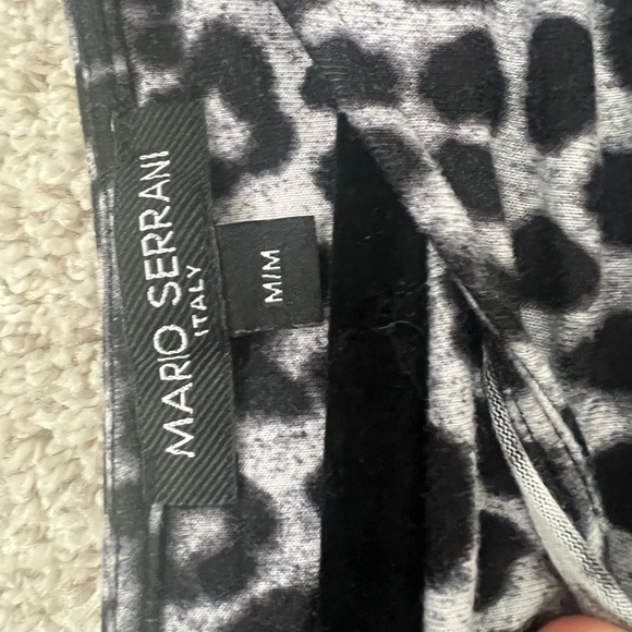 ⭐️ Firm Price ⭐️ Pre-owned EUC Mario Serrani medium full sleeve top - Picture 2 of 4